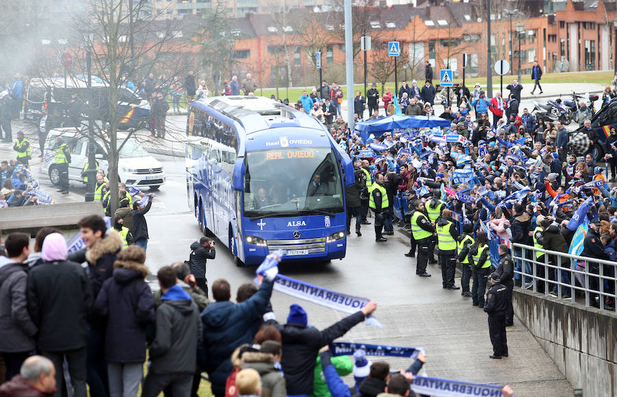 Las aficiones del Oviedo y del Sporting, a las puertas del Carlos Tariere