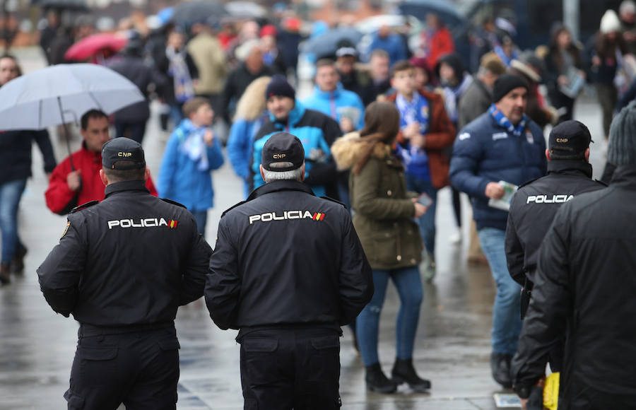 Las aficiones del Oviedo y del Sporting, a las puertas del Carlos Tariere