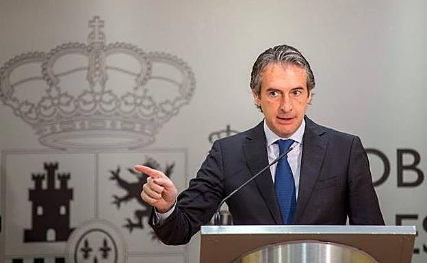 Fomento pide «cautela» a los conductores por la «complicada» situación de las carreteras