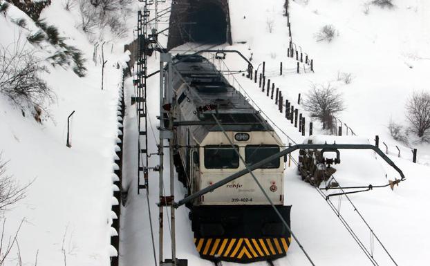 La conexión ferroviaria entre León y Asturias sigue interrumpida