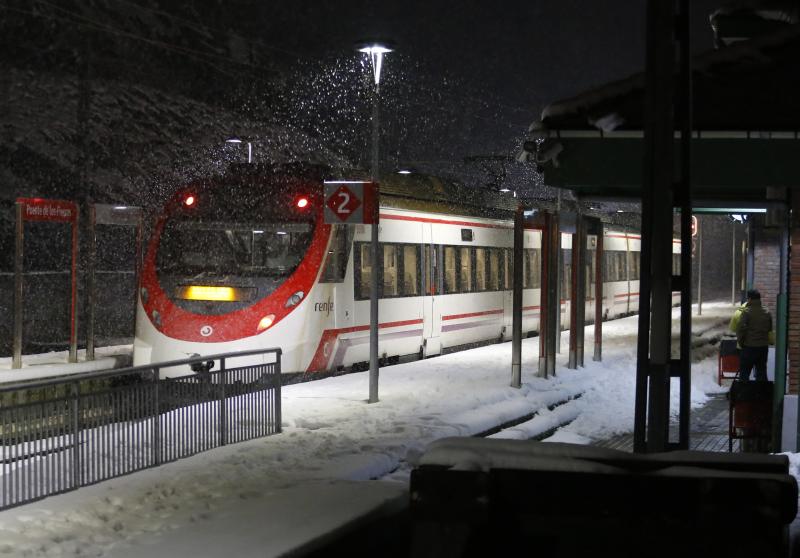 El temporal de frío que recorre estos días la comunidad deja capas de hasta 70 centímetros en algunos puntos del puerto