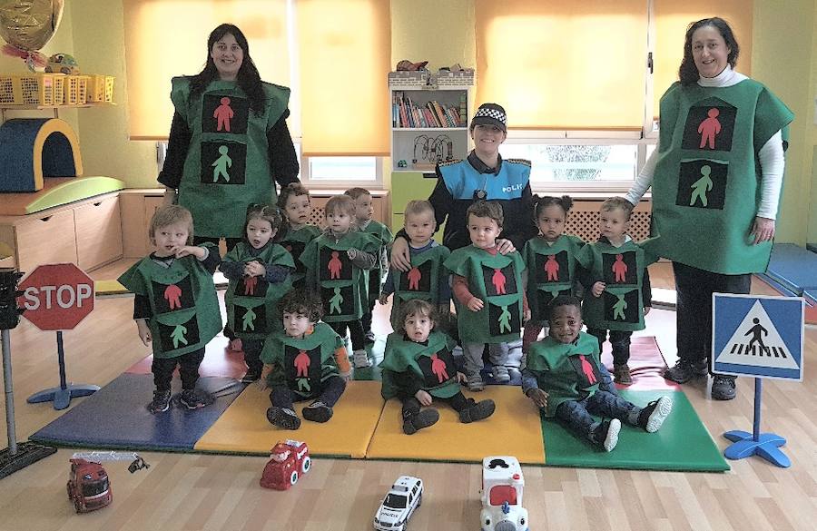 Varios colegios de Gijón han disfrutado hoy de la gran fiesta de Carnaval, entre ellos, la Escuela Infantil San Eutiquio, la Escuela Infantil de Roces y el centro Gloria Fuertes.