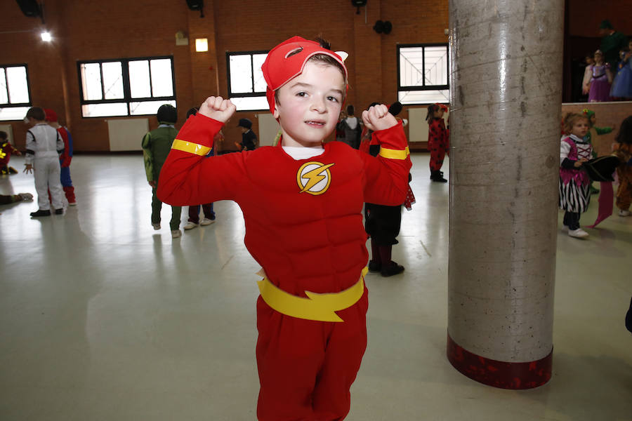 Varios colegios de Gijón han disfrutado hoy de la gran fiesta de Carnaval, entre ellos, la Escuela Infantil San Eutiquio, la Escuela Infantil de Roces y el centro Gloria Fuertes.