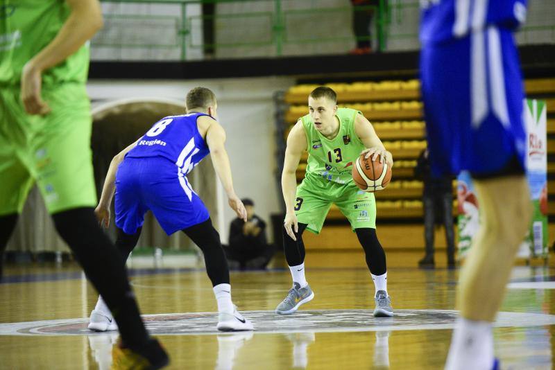 El conjunto ovetense no logró remontar el encuentro ante los gallegos, que dominaron el marcador durante todo el encuentro