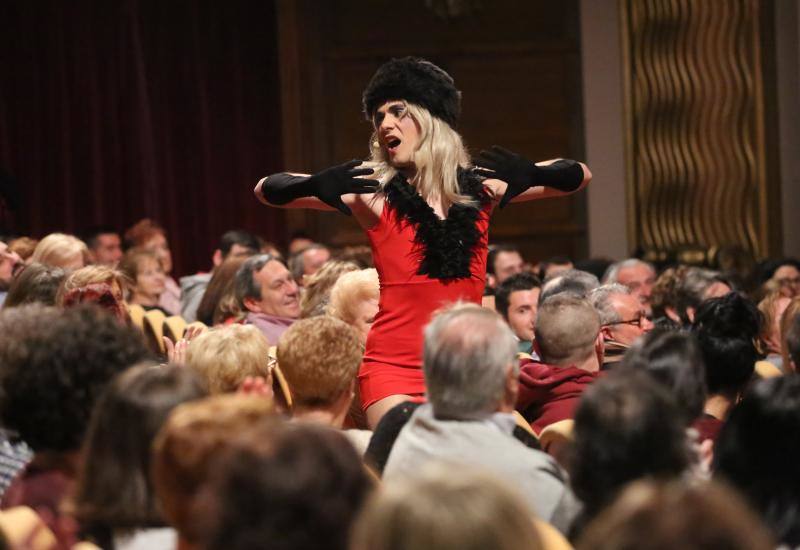 Cruzaos de Ceares, Los tardones, Folixa pa toos, Perdíos de los nervios y Los acoplaos han sido los encargados de estrenar el concurso.