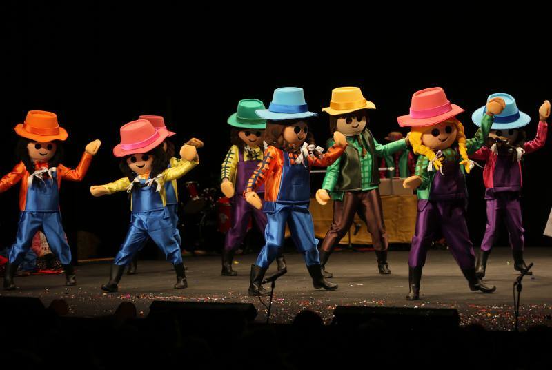 Cruzaos de Ceares, Los tardones, Folixa pa toos, Perdíos de los nervios y Los acoplaos han sido los encargados de estrenar el concurso.