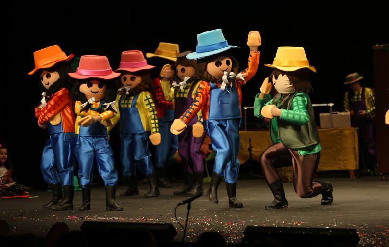 Cruzaos de Ceares, Los tardones, Folixa pa toos, Perdíos de los nervios y Los acoplaos han sido los encargados de estrenar el concurso.