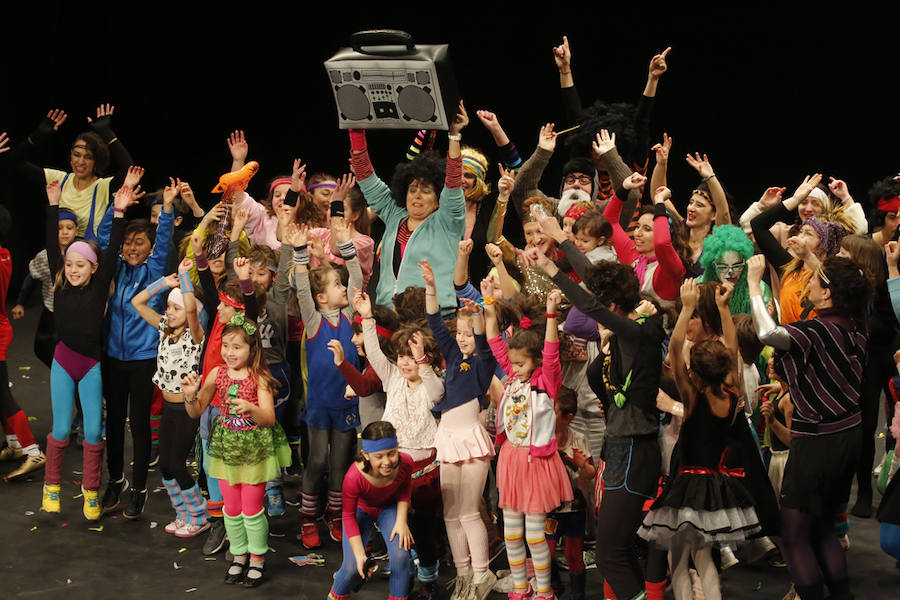 Los más pequeños de la casa ponen su originalidad y desparpajo sobre el escenario del Teatro Jovellanos un año más
