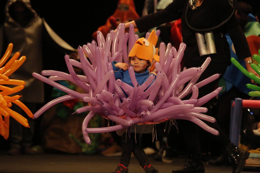 Los más pequeños de la casa ponen su originalidad y desparpajo sobre el escenario del Teatro Jovellanos un año más