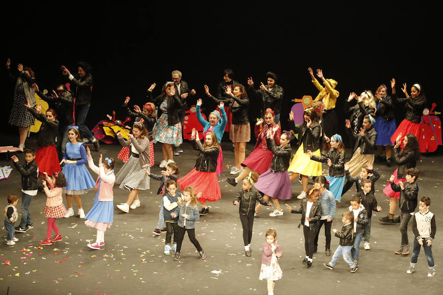 Los más pequeños de la casa ponen su originalidad y desparpajo sobre el escenario del Teatro Jovellanos un año más