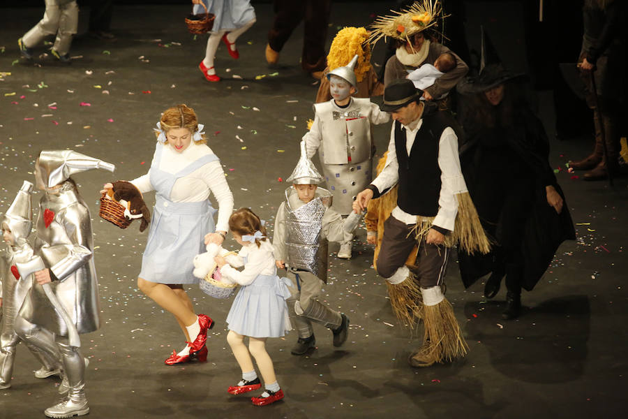 Los más pequeños de la casa ponen su originalidad y desparpajo sobre el escenario del Teatro Jovellanos un año más