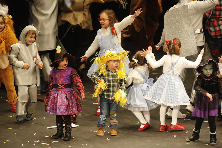Los más pequeños de la casa ponen su originalidad y desparpajo sobre el escenario del Teatro Jovellanos un año más