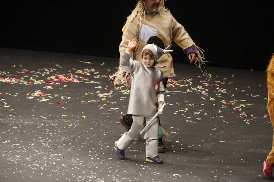 Los más pequeños de la casa ponen su originalidad y desparpajo sobre el escenario del Teatro Jovellanos un año más