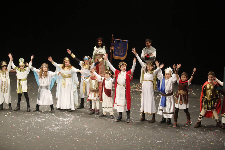 Los más pequeños de la casa ponen su originalidad y desparpajo sobre el escenario del Teatro Jovellanos un año más