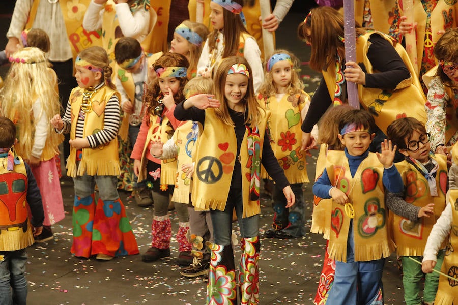 Los más pequeños de la casa ponen su originalidad y desparpajo sobre el escenario del Teatro Jovellanos un año más