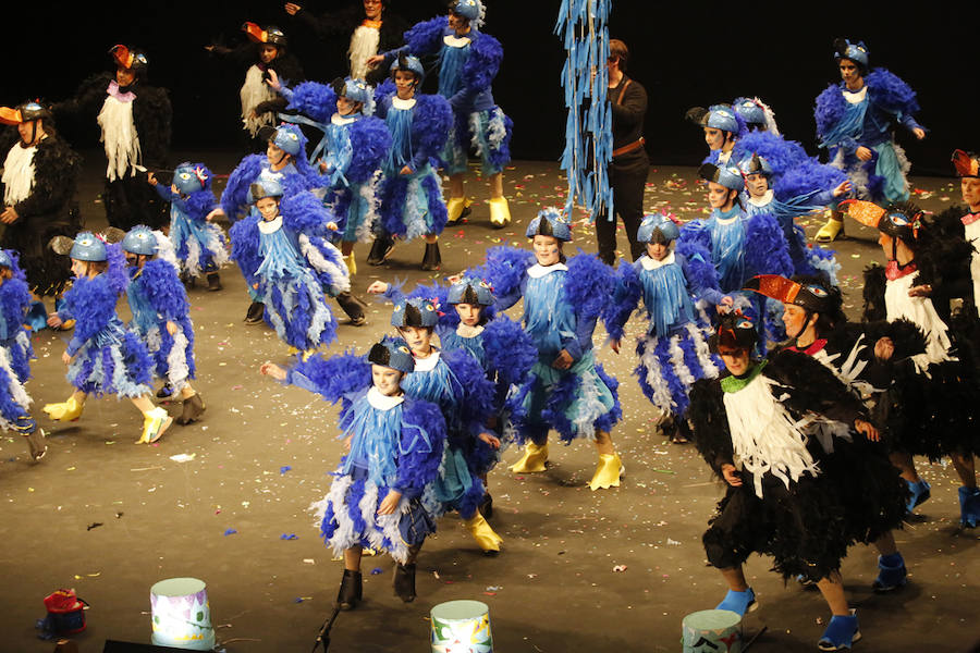 Los más pequeños de la casa ponen su originalidad y desparpajo sobre el escenario del Teatro Jovellanos un año más
