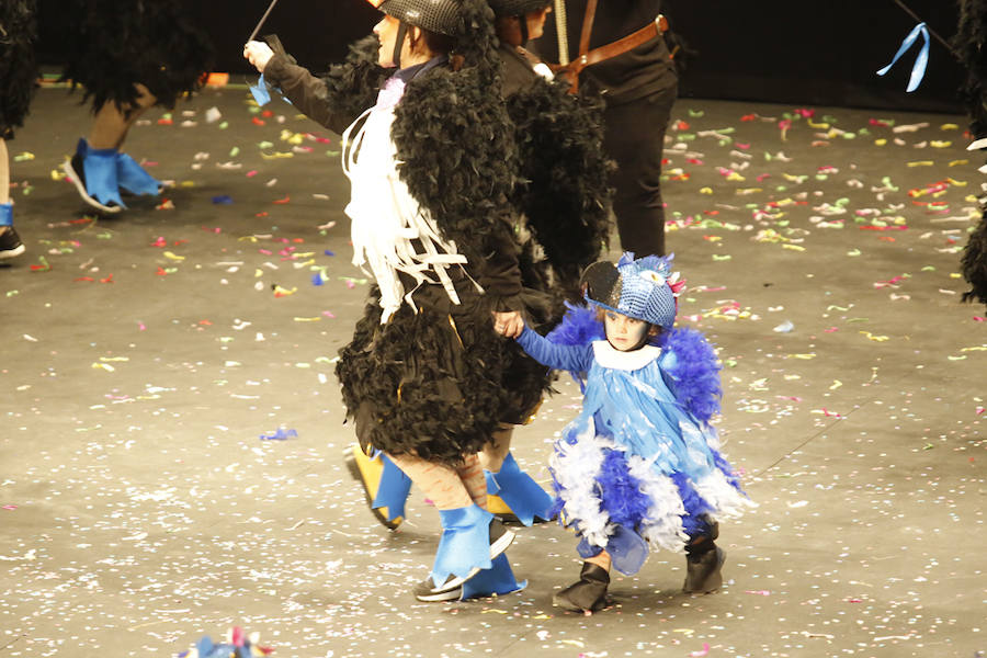 Los más pequeños de la casa ponen su originalidad y desparpajo sobre el escenario del Teatro Jovellanos un año más