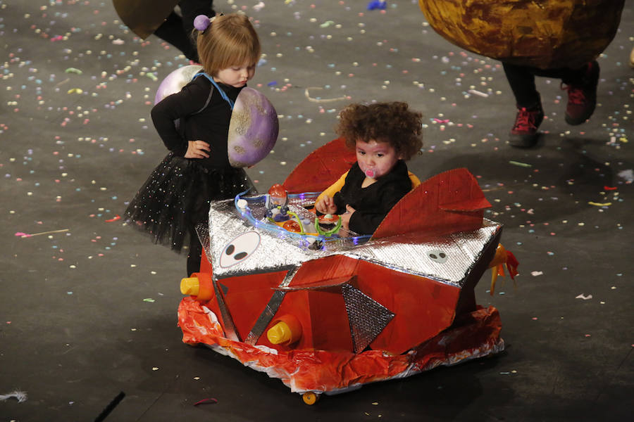 Los más pequeños de la casa ponen su originalidad y desparpajo sobre el escenario del Teatro Jovellanos un año más