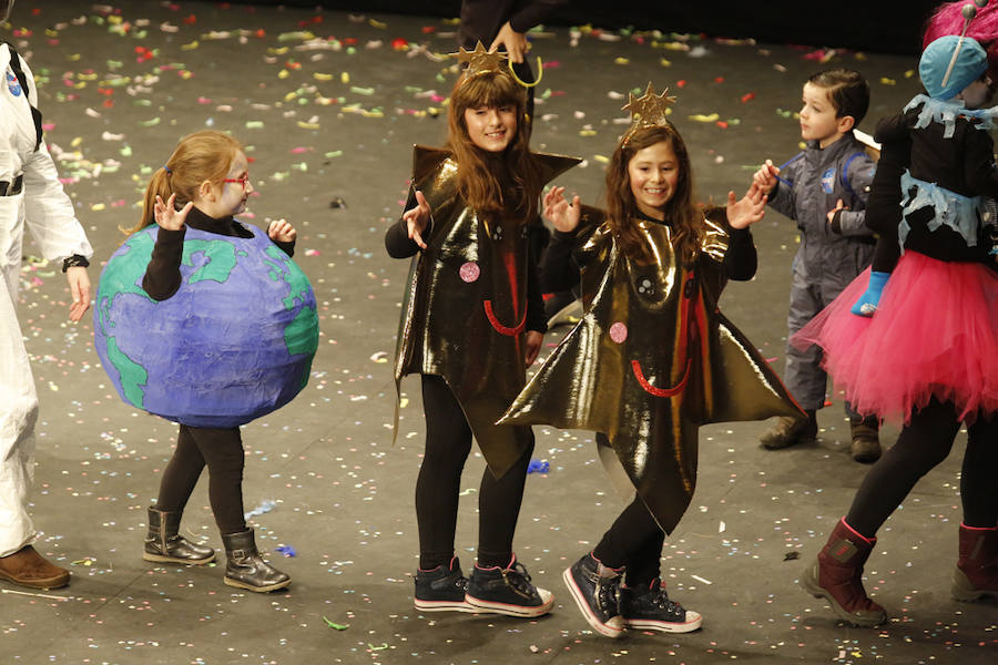 Los más pequeños de la casa ponen su originalidad y desparpajo sobre el escenario del Teatro Jovellanos un año más