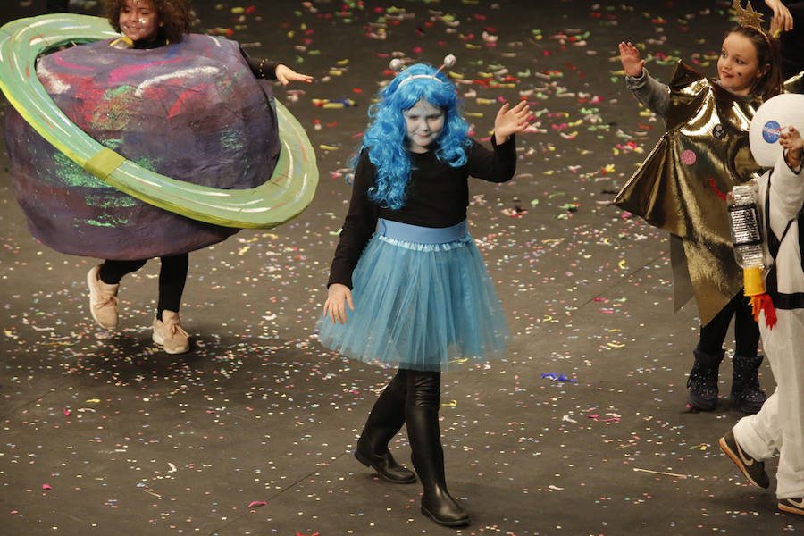 Los más pequeños de la casa ponen su originalidad y desparpajo sobre el escenario del Teatro Jovellanos un año más