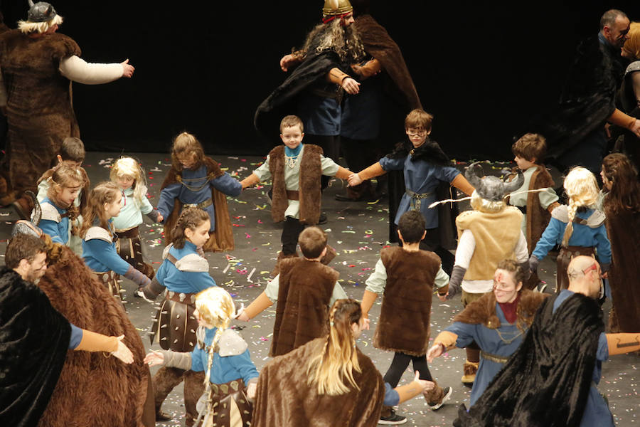 Los más pequeños de la casa ponen su originalidad y desparpajo sobre el escenario del Teatro Jovellanos un año más