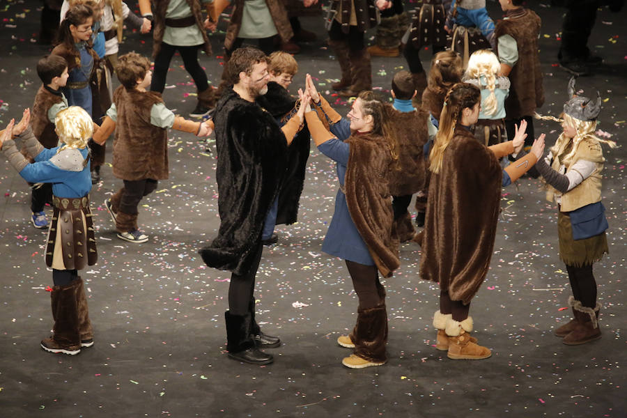 Los más pequeños de la casa ponen su originalidad y desparpajo sobre el escenario del Teatro Jovellanos un año más