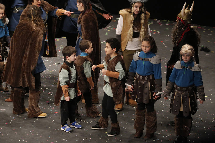 Los más pequeños de la casa ponen su originalidad y desparpajo sobre el escenario del Teatro Jovellanos un año más
