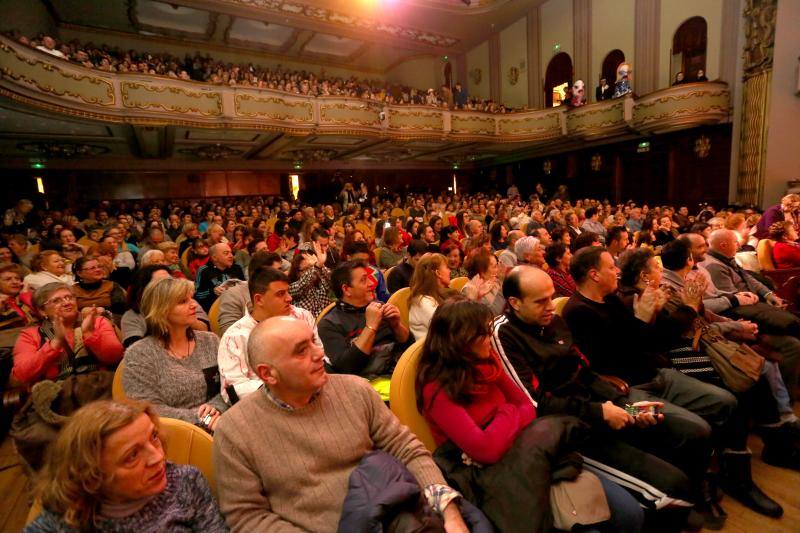 El teatro Jovellanos acoge la segunda jornada del concurso, cuyo resultado se decidirá este lunes.