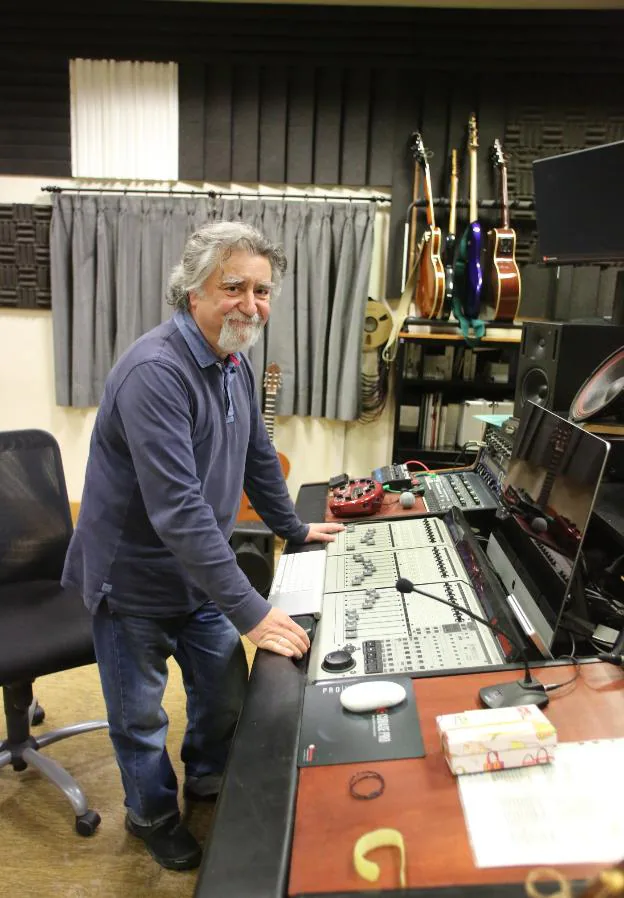 René de Coupaud, en un estudio de grabación. 