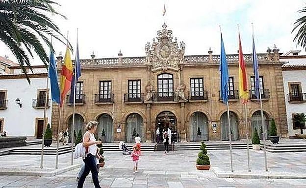 La fachada del Hotel Reconquista en Oviedo.