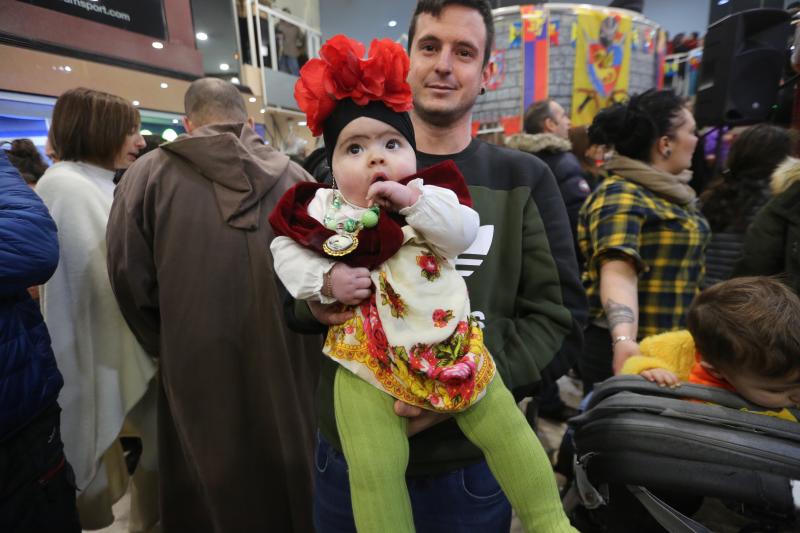 El centro comercial celebra su concurso infantil de disfraces con trecientos participantes.