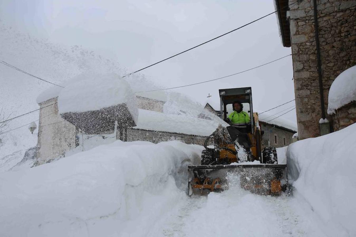 Las grandes imágenes que deja el temporal en Asturias