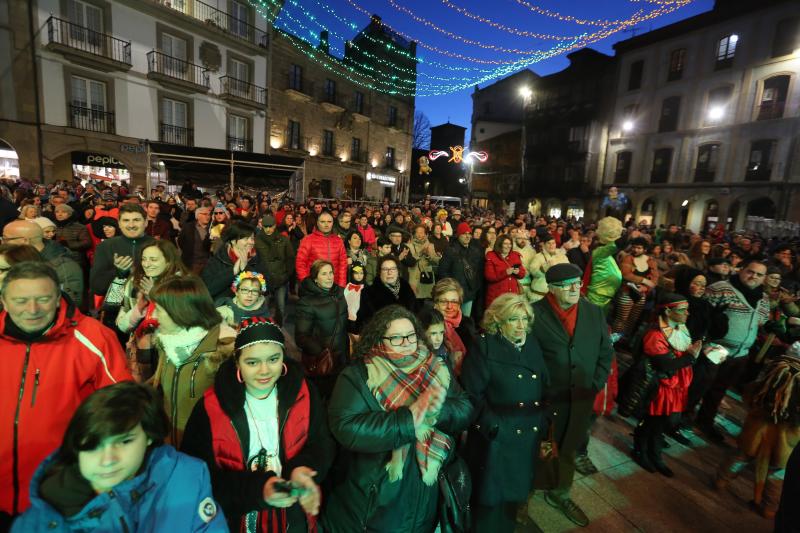 El preso resucitado, Puigdemont y las obras de Santa Apolonia centraron coplas de las murgas triunfadoras en el festival, que fue presentado por La Terremoto de Alcorcón y seguido por un numeroso público.