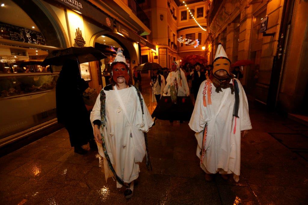 Los personajes se burlan de la independencia catalana y de la corrupción en un desfile que se recuperó el año pasado