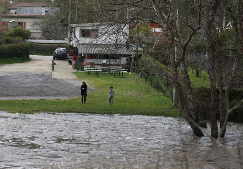 La localidad praviana de Quinzanas está en prealerta por el alto nivel del cauce del Narcea