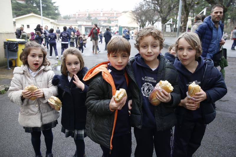 La comunidad educativa del colegio de la Asunción celebró una nueva convocatoria del día del bocata