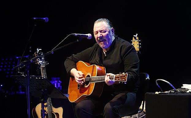 Revólver renace en el Niemeyer