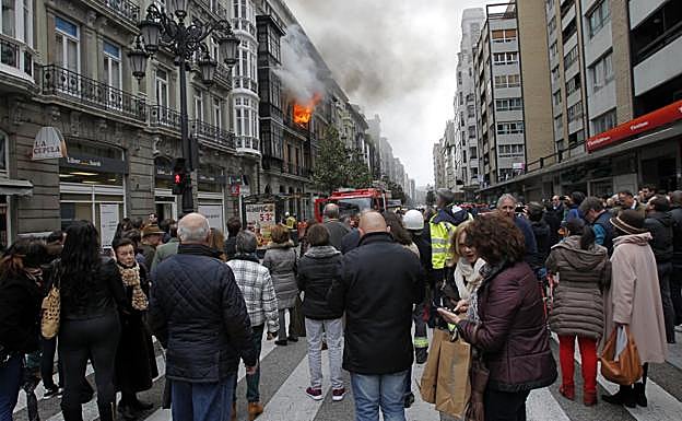 La familia del bombero fallecido en el incendio de Uría lleva a juicio al Ayuntamiento de Oviedo