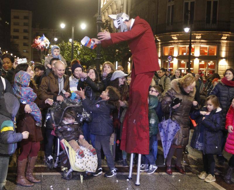 La inauguración oficial del festival repite éxito de público de la jornada previa pese a las inclemencias