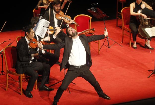 La Orquesta de Cambrá del Empordà ofreció ya en la tarde de ayer el espectáculo que hoy inaugura oficialmente Feten. 