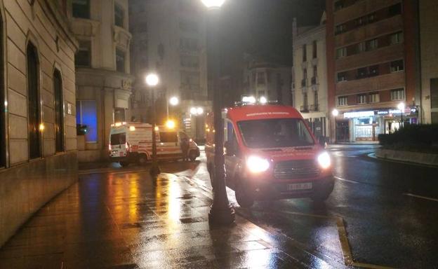 Un motorista herido al perder el control de su vehículo en la calle Libertad