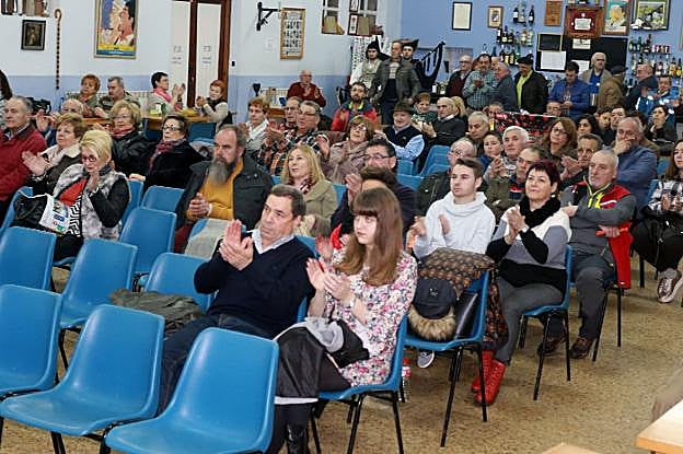 El público disfrutó de las actuaciones en el concurso de tonada. 
