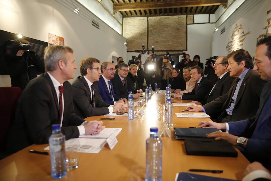 Los presidentes de Asturias, Galicia, Castilla y León y Aragón se han reunido en León para analizar problemas comunes y hacer un frente común. La despoblación, la financiación autonómica y el futuro del carbón, entre los temas a analizar.