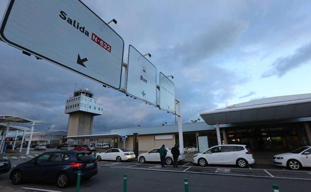 Dos ciudadanos de Malasia, detenidos en el aeropuerto de Asturias con maletas con angulas