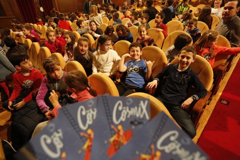 Las creaciones que las compañías participantes en Feten presentan estos días en Gijón siguen haciendo las delicias de los más pequeños, que se ven arrastrados por la creatividad de su puesta en escena.