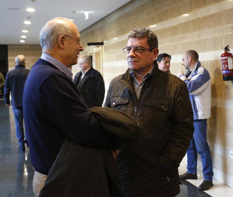 Lleno en el emotivo acto civil en la capilla del Tanatorio de Cabueñes para dar el último adiós a un artista íntegro.
