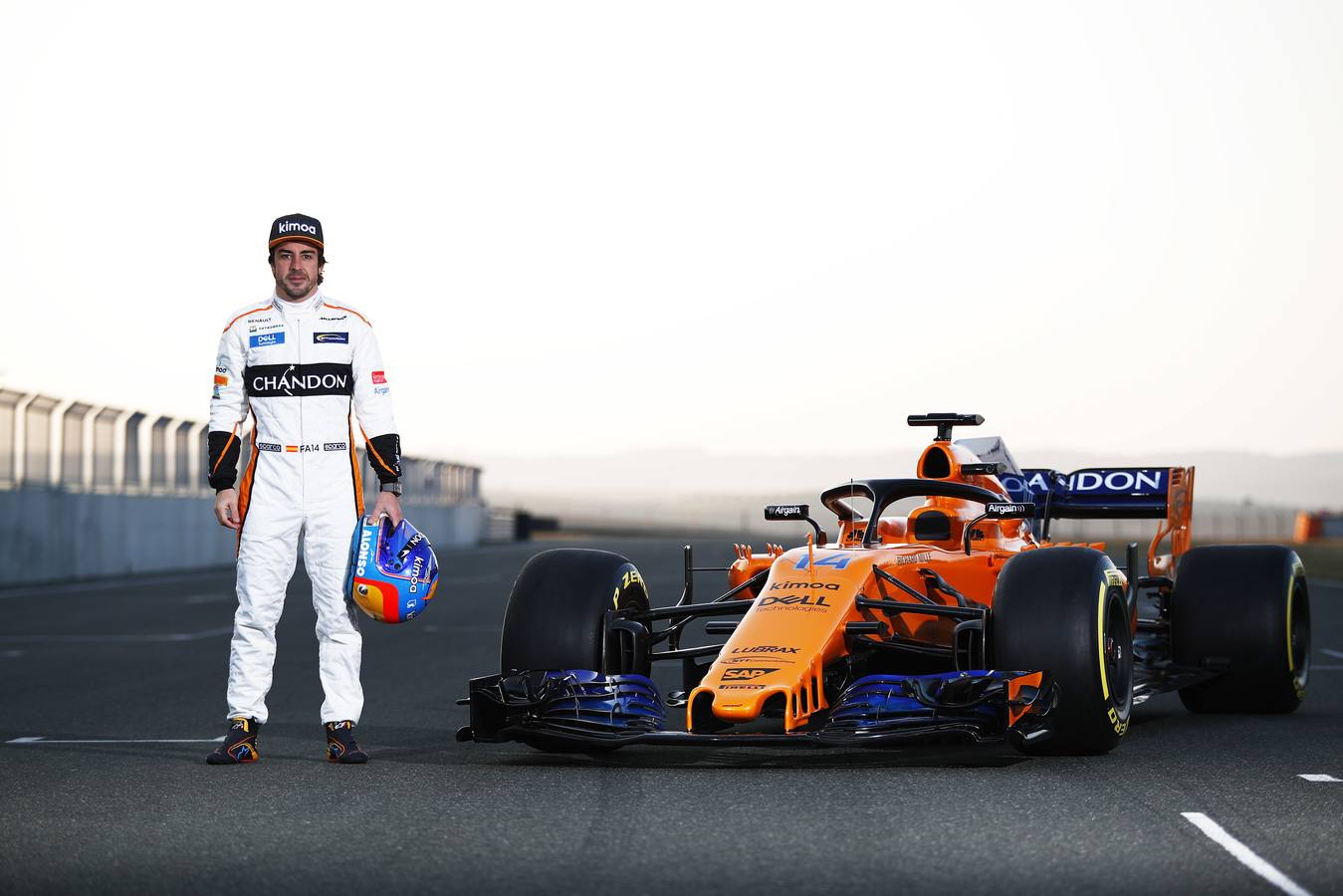 La escudería británica McLaren desveló hoy el MCL33, el monoplaza con el que el español Fernando Alonso y el belga Stoffel Vandoorne disputarán la nueva temporada de Fórmula Uno.