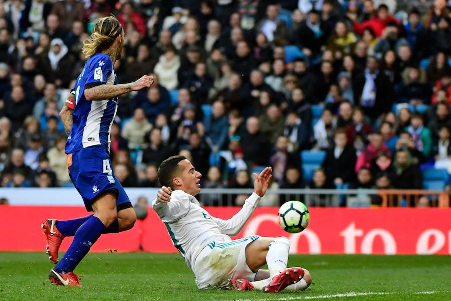El conjunto de Zinedine Zidane logró su cuarta victoria consecutiva en Liga tras imponerse al cuadro babazorro con un doblete de Cristiano Ronaldo y tantos de Bale y Benzema, este último de penalti. 