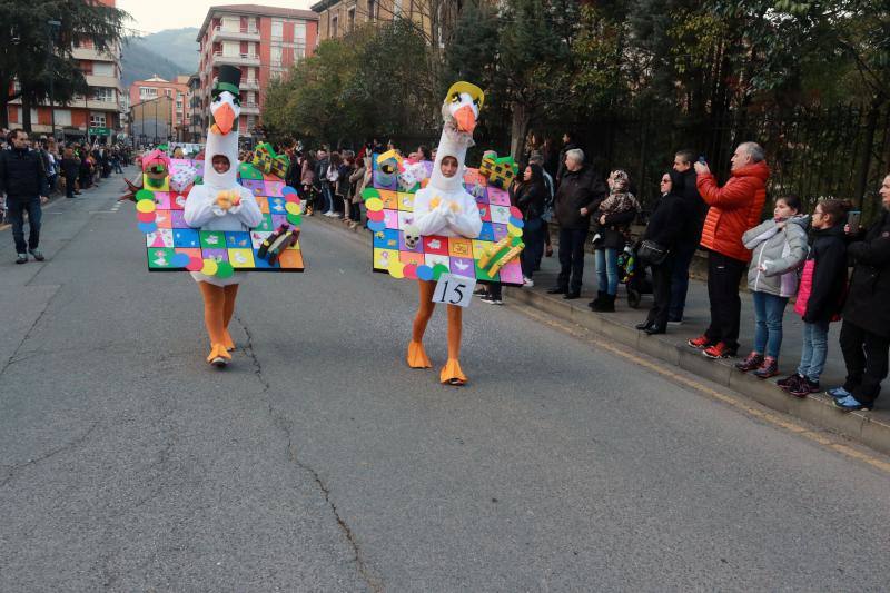 4.300 euros en premios para los disfraces más originales y coloridos en un gran desfile que cierra la celebración del carnaval en las cuencas.