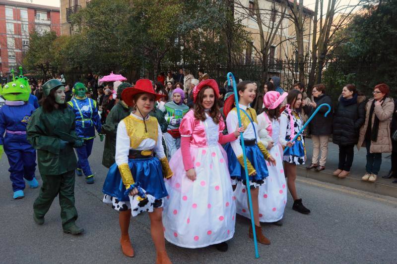 4.300 euros en premios para los disfraces más originales y coloridos en un gran desfile que cierra la celebración del carnaval en las cuencas.